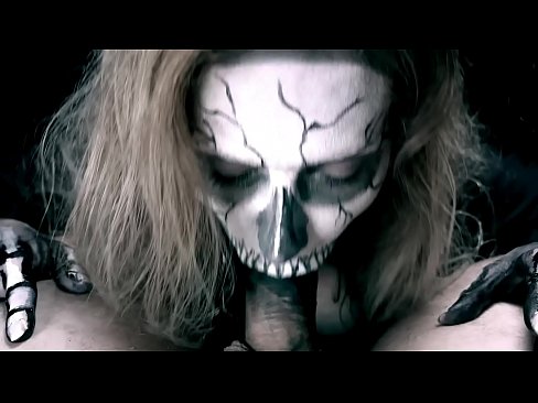 ❤️ Demoniczna dziewczyna ssąca kutasa swoimi czarnymi ustami i połykająca spermę. ❤❌ Homemade porn at us ❌️