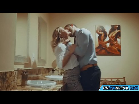 ❤️ Kiedy biuściasta blondynka uwodzi cię w publicznej toalecie ❤❌ Homemade porn at us ❌️
